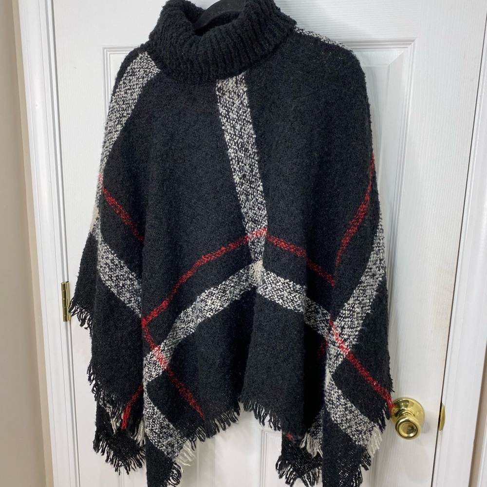 Black turtleneck cape sweater - Picture 7 of 8